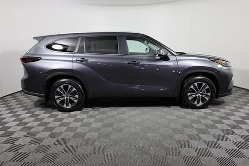2025 Toyota Highlander LE