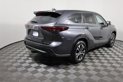 2025 Toyota Highlander LE