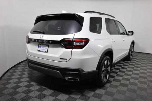 Platinum White Pearl 2026 Honda Pilot Touring S