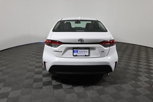Ice 2024 Toyota Corolla LE