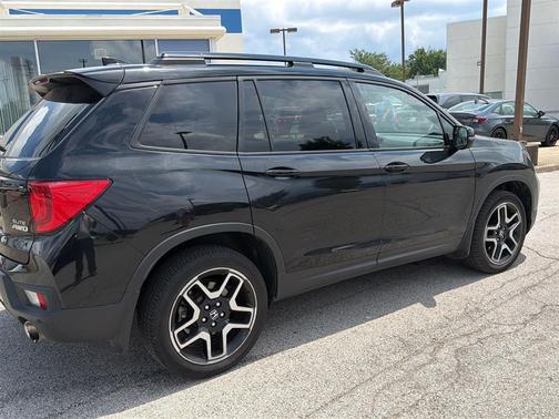 Crystal Black Pearl 2023 Honda Passport Elite