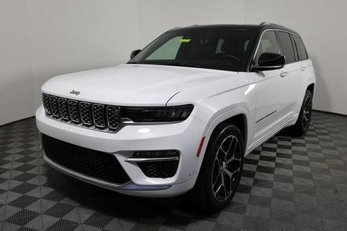 2022 Jeep Grand Cherokee Summit