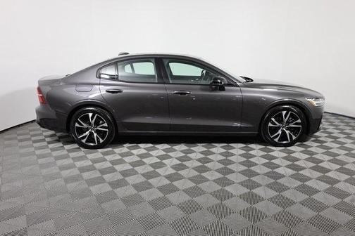2024 Volvo S60 B5 Plus Dark Theme