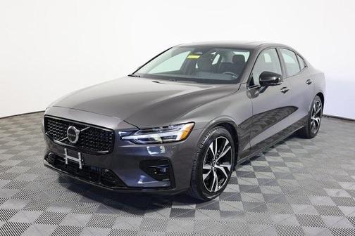 2024 Volvo S60 B5 Plus Dark Theme