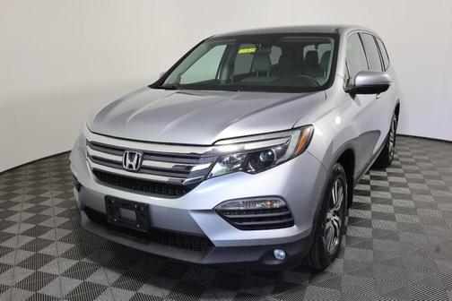 Lunar Silver Metallic 2018 Honda Pilot EX