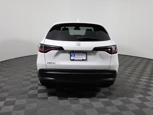 Platinum White Pearl 2026 Honda HR-V LX