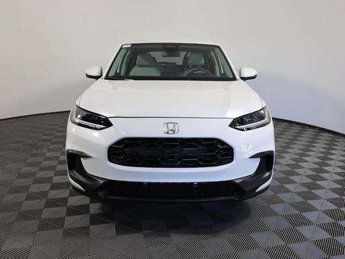 Platinum White Pearl 2026 Honda HR-V LX