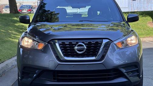 Gun Metallic 2018 Nissan Kicks SV