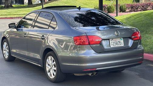 Platinum Gray Metallic 2013 Volkswagen Jetta SE