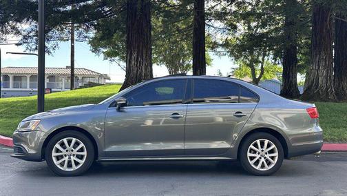 Platinum Gray Metallic 2013 Volkswagen Jetta SE