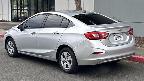 Silver Ice Metallic 2018 Chevrolet Cruze LS