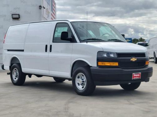 Summit White 2026 Chevrolet Express 2500 LT