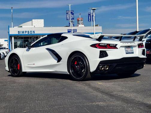 Arctic White 2022 Chevrolet Corvette Stingray w/2LT