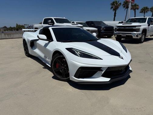 Arctic White 2022 Chevrolet Corvette Stingray w/2LT