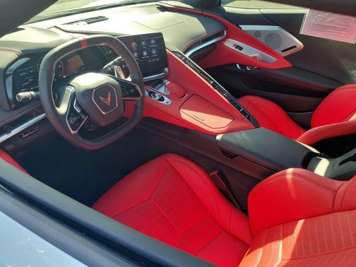 Arctic White 2022 Chevrolet Corvette Stingray w/2LT