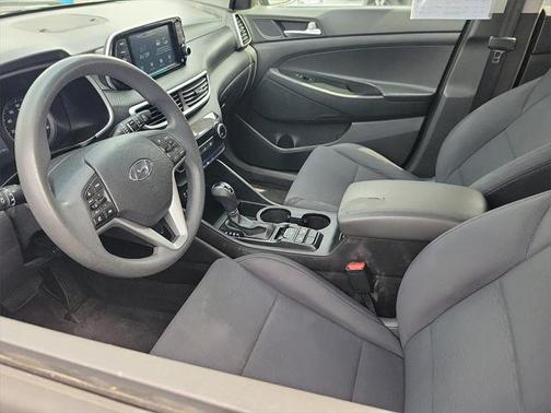 2021 Hyundai TUCSON SE
