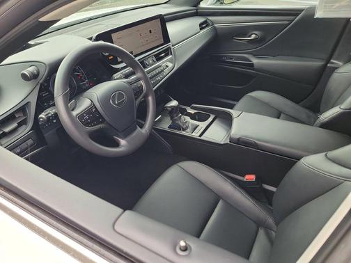 2024 Lexus ES 300h Base