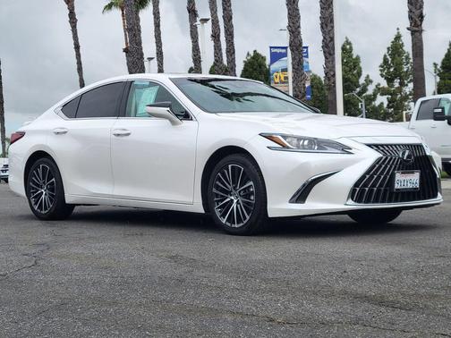 2024 Lexus ES 300h Base