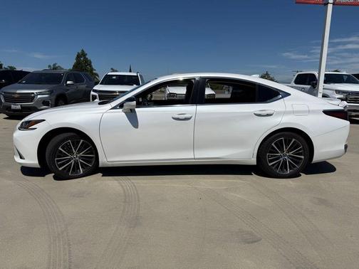 2024 Lexus ES 300h Base