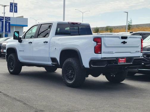 Summit White 2026 Chevrolet Silverado 2500 Crew Cab, Standard Bed, XR2, 4WD