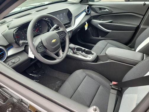 Mosaic Black Metallic 2026 Chevrolet Trax LS