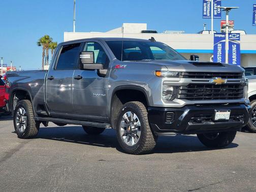 Sterling Gray Metallic 2024 Chevrolet Silverado 2500 Custom