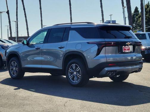 Sterling Gray Metallic 2026 Chevrolet Traverse LT