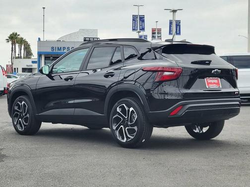 Mosaic Black Metallic 2026 Chevrolet Trax FWD 2RS