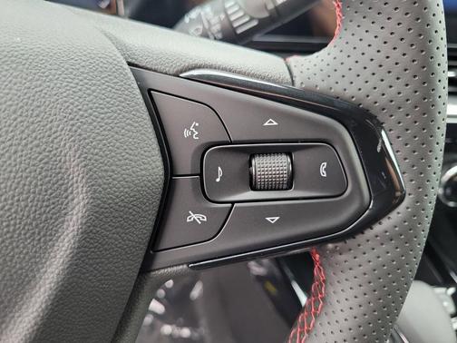 Mosaic Black Metallic 2026 Chevrolet Trax FWD 2RS