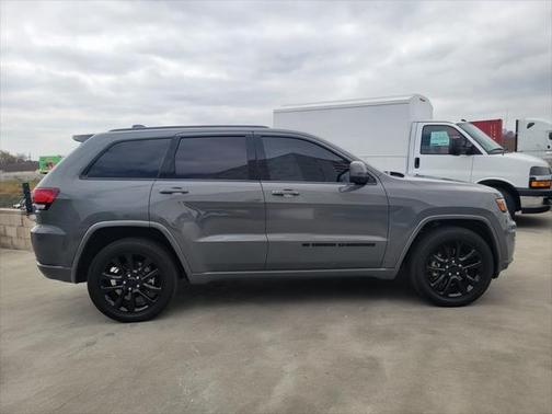 2022 Jeep Grand Cherokee Laredo