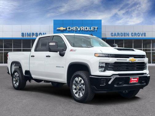 Summit White 2026 Chevrolet Silverado 2500 Custom