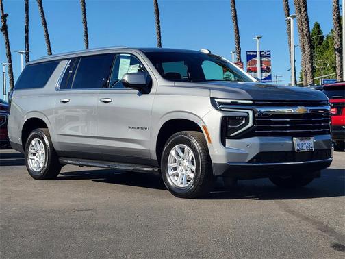 2025 Chevrolet Suburban LT