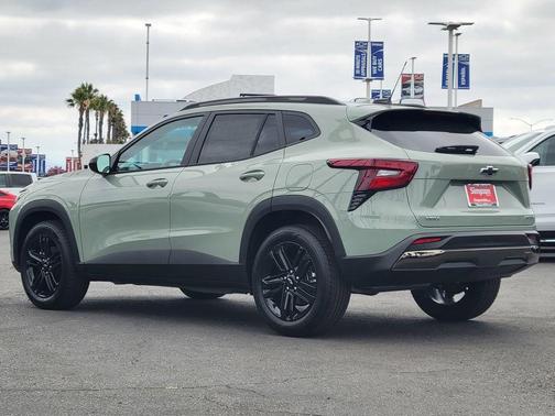 Cacti Green 2026 Chevrolet Trax FWD ACTIV