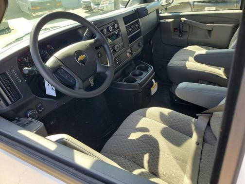 Summit White 2026 Chevrolet Express 2500 LT