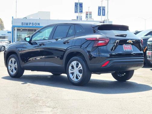 Mosaic Black Metallic 2026 Chevrolet Trax LS