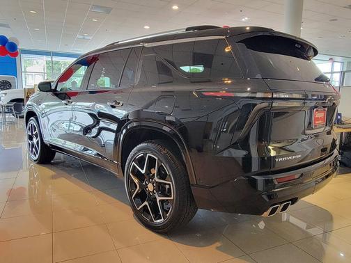 Mosaic Black Metallic 2026 Chevrolet Traverse High Country