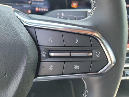 Polar White Tricoat 2026 Chevrolet Traverse AWD Z71