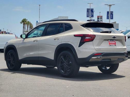 White Sands 2026 Chevrolet Trax FWD ACTIV