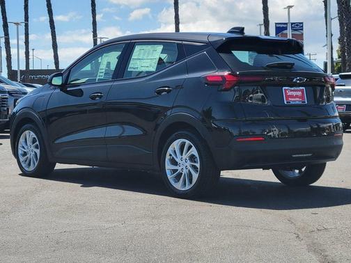 Mosaic Black Metallic 2027 Chevrolet Bolt LT FWD