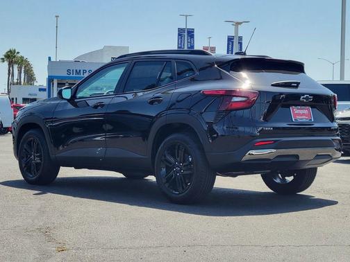 Mosaic Black Metallic 2026 Chevrolet Trax FWD ACTIV