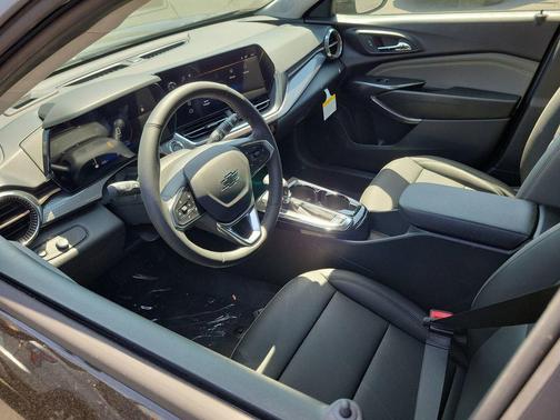 Mosaic Black Metallic 2026 Chevrolet Trax FWD ACTIV