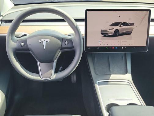 Pearl White Multi-Coat 2023 Tesla Model Y RWD