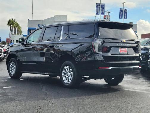 2026 Chevrolet Suburban LT