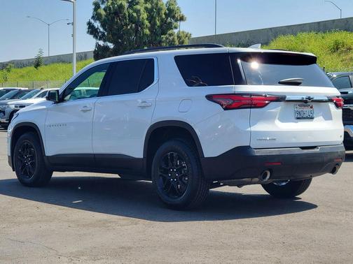 Summit White 2023 Chevrolet Traverse LT Cloth