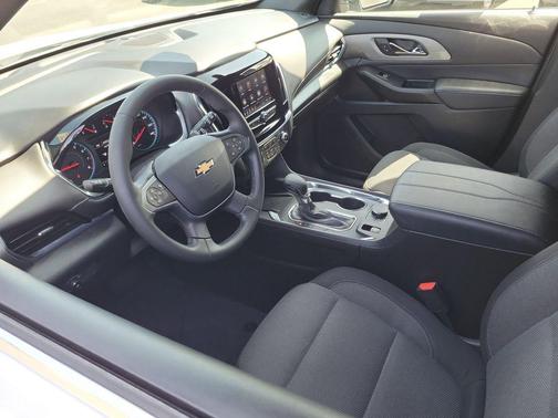 Summit White 2023 Chevrolet Traverse LT Cloth