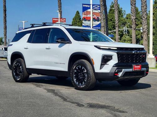 Polar White Tricoat 2026 Chevrolet Traverse AWD Z71