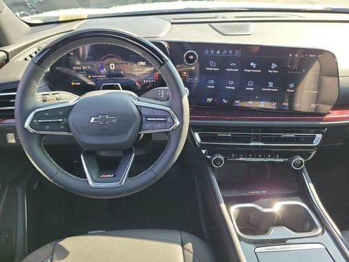 Polar White Tricoat 2026 Chevrolet Traverse AWD Z71