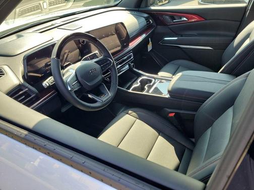 Polar White Tricoat 2026 Chevrolet Traverse AWD Z71