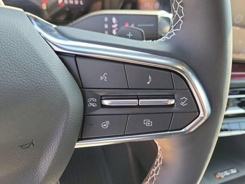 Polar White Tricoat 2026 Chevrolet Traverse AWD Z71