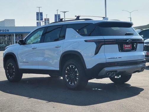 Polar White Tricoat 2026 Chevrolet Traverse AWD Z71